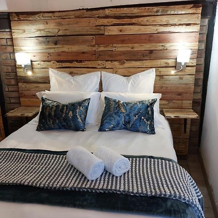 The Spare Room Cottage - Cosy And Private Блумфонтейн Екстер'єр фото